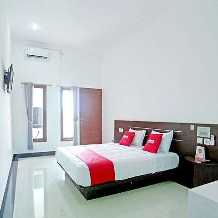 Oyo 90859 Cahaya Guest House Pesanggaran Экстерьер фото