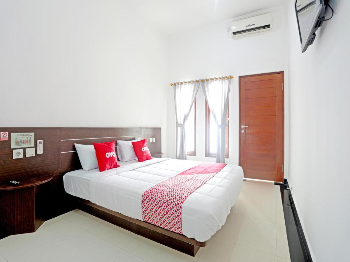 Oyo 90859 Cahaya Guest House Pesanggaran Экстерьер фото