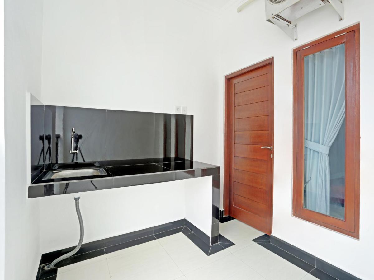 Oyo 90859 Cahaya Guest House Pesanggaran Экстерьер фото