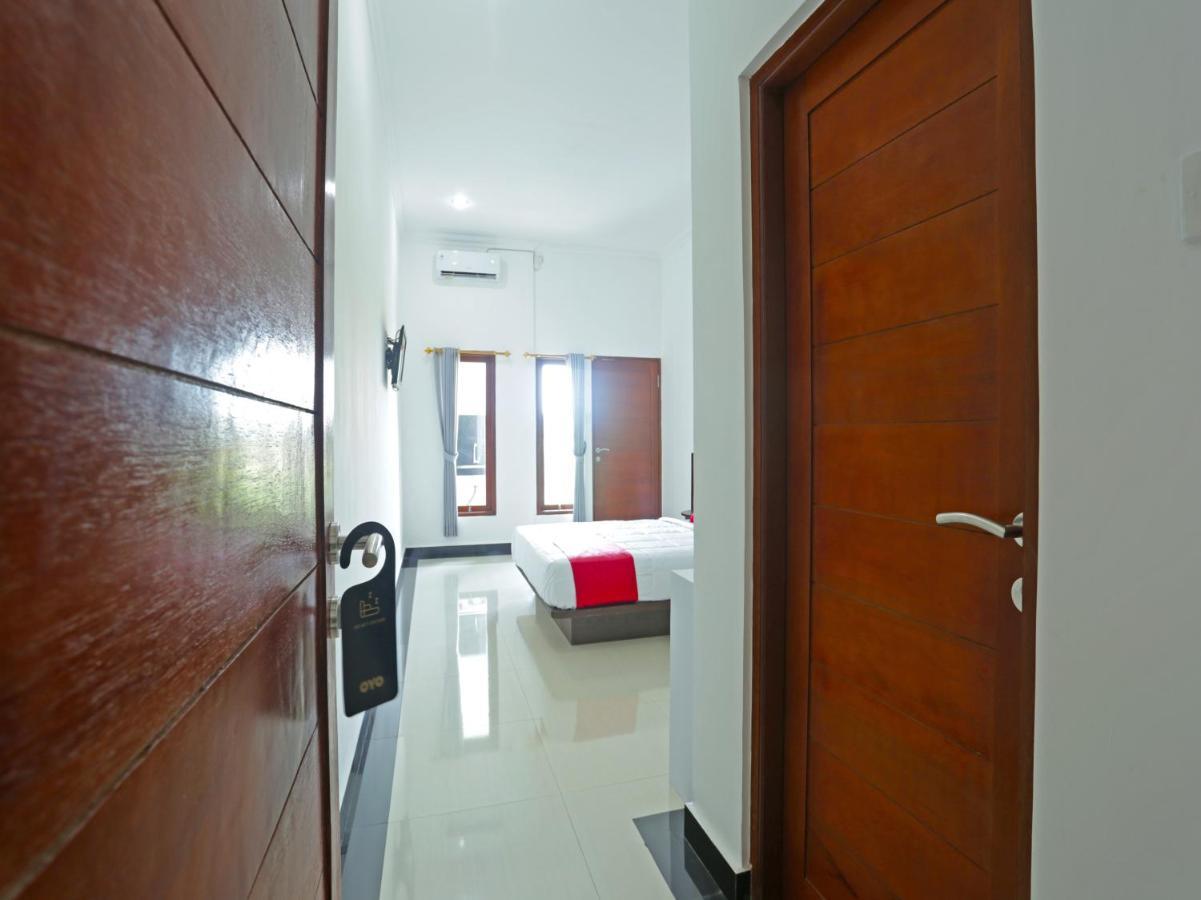 Oyo 90859 Cahaya Guest House Pesanggaran Экстерьер фото