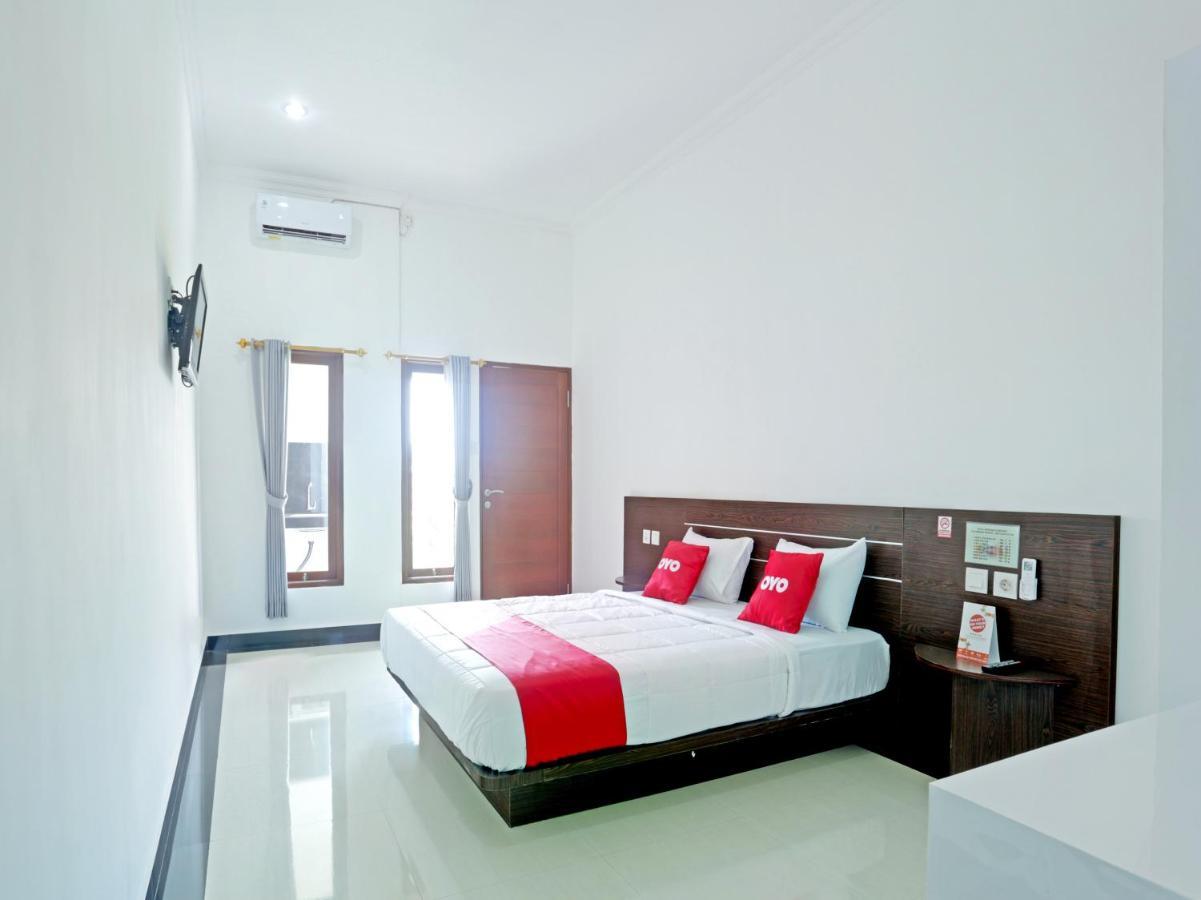 Oyo 90859 Cahaya Guest House Pesanggaran Экстерьер фото