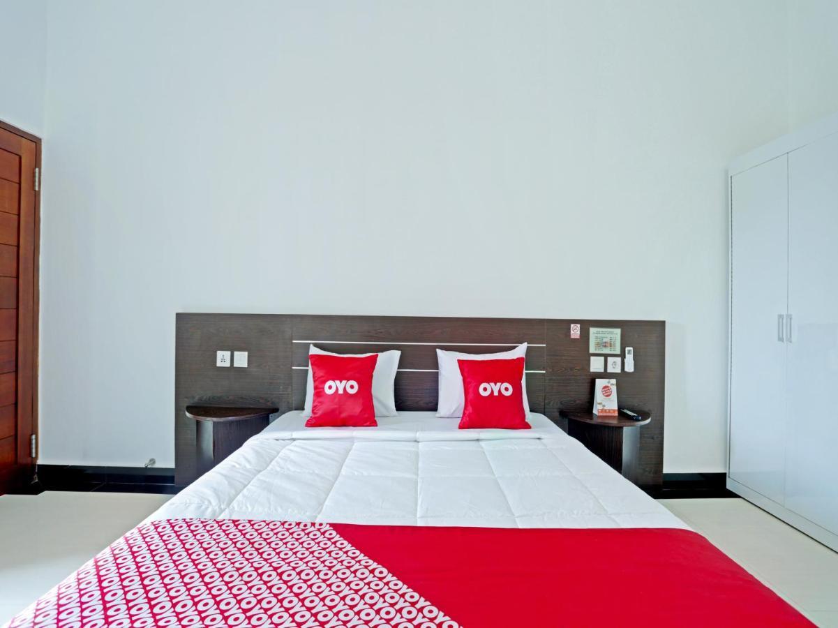 Oyo 90859 Cahaya Guest House Pesanggaran Экстерьер фото