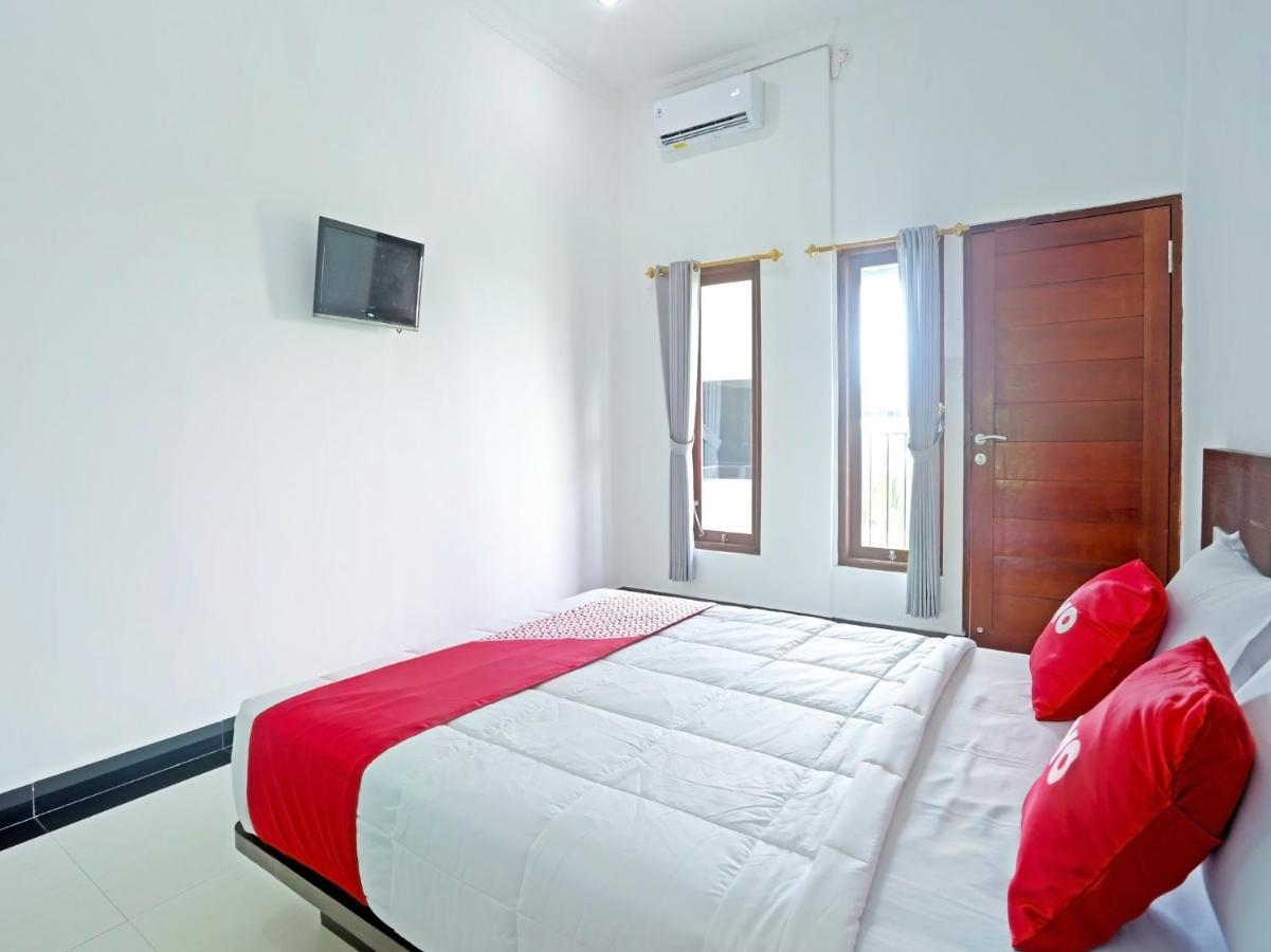 Oyo 90859 Cahaya Guest House Pesanggaran Экстерьер фото
