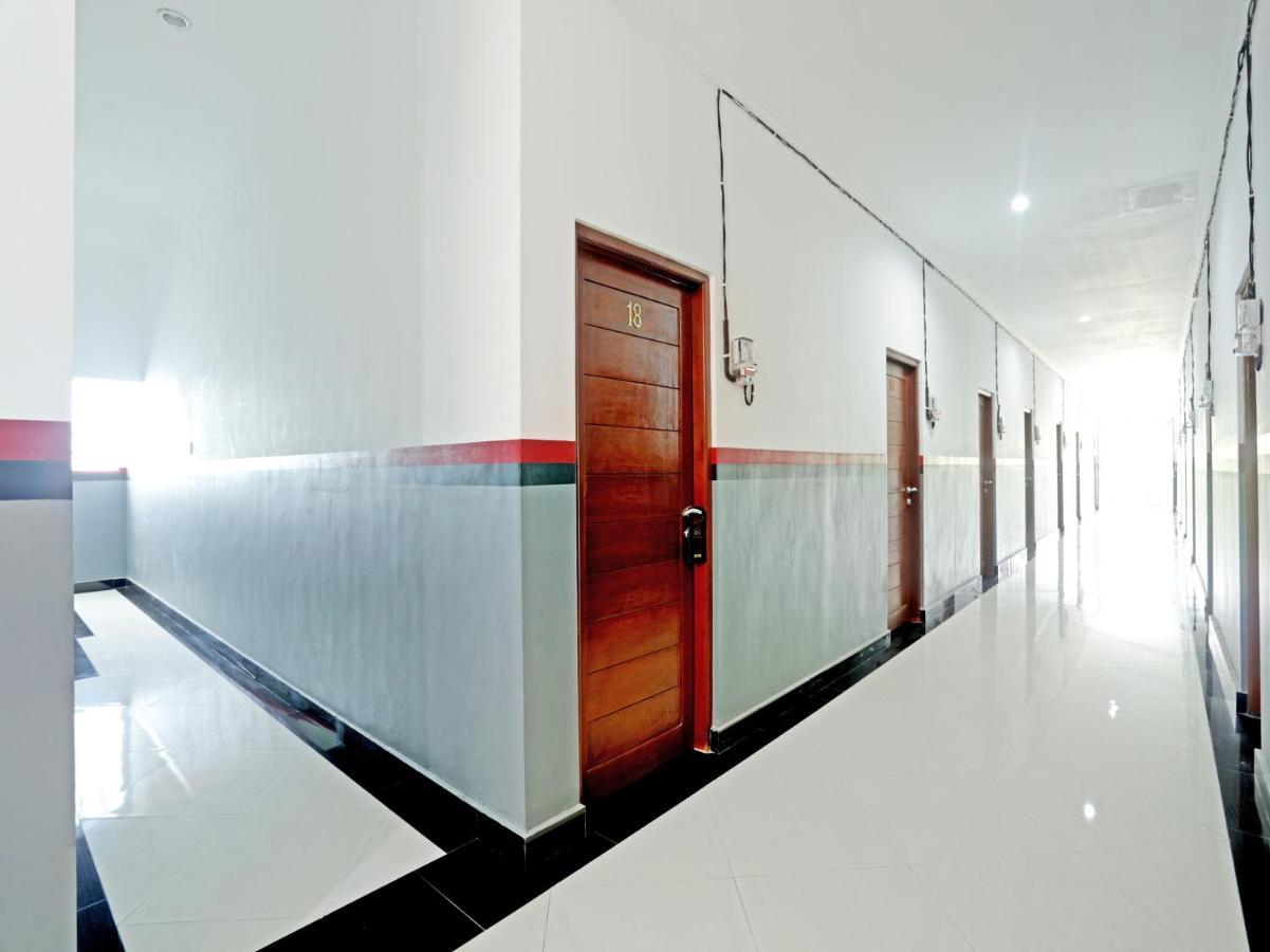 Oyo 90859 Cahaya Guest House Pesanggaran Экстерьер фото